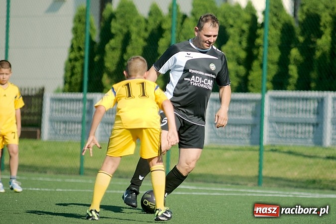 Zdjęcie w galerii na portalu naszraciborz.pl: Młode Wilki z Tworkowa zmierzyły się z rodzicami wiadomości z regionu