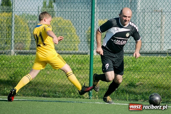 Zdjęcie w galerii na portalu naszraciborz.pl: Młode Wilki z Tworkowa zmierzyły się z rodzicami wiadomości z regionu