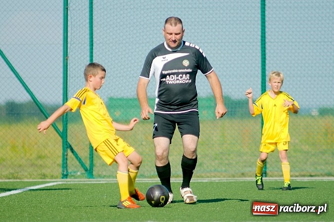 Zdjęcie w galerii na portalu naszraciborz.pl: Młode Wilki z Tworkowa zmierzyły się z rodzicami wiadomości z regionu