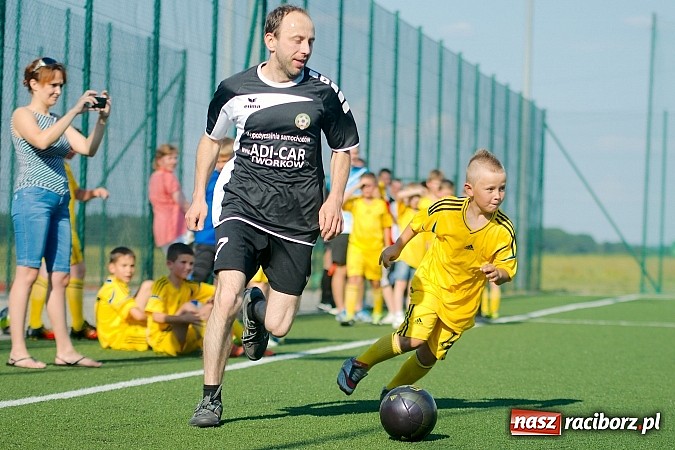 Zdjęcie w galerii na portalu naszraciborz.pl: Młode Wilki z Tworkowa zmierzyły się z rodzicami wiadomości z regionu