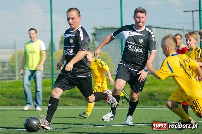 Zdjęcie w galerii na portalu naszraciborz.pl: Młode Wilki z Tworkowa zmierzyły się z rodzicami wiadomości z regionu