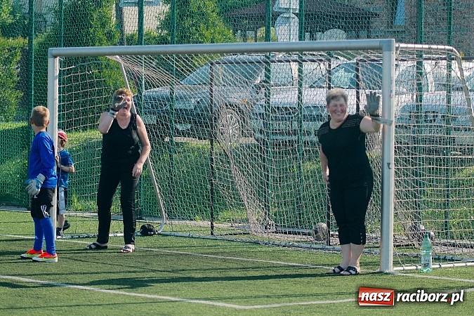 Zdjęcie w galerii na portalu naszraciborz.pl: Młode Wilki z Tworkowa zmierzyły się z rodzicami wiadomości z regionu