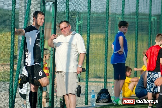 Zdjęcie w galerii na portalu naszraciborz.pl: Młode Wilki z Tworkowa zmierzyły się z rodzicami wiadomości z regionu