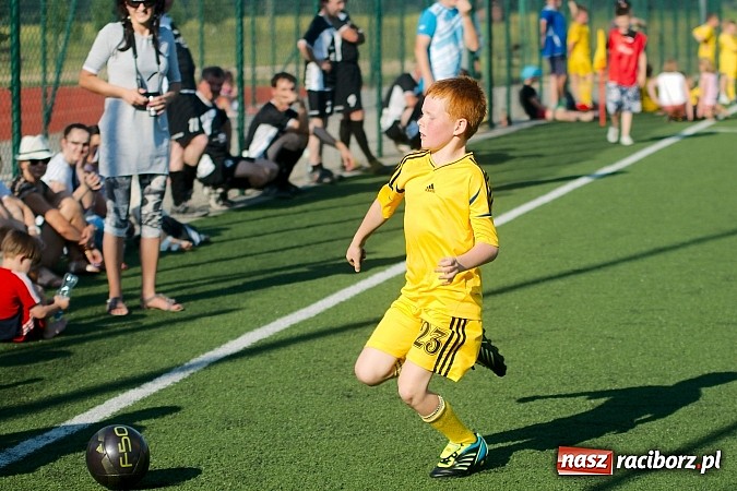 Zdjęcie w galerii na portalu naszraciborz.pl: Młode Wilki z Tworkowa zmierzyły się z rodzicami wiadomości z regionu