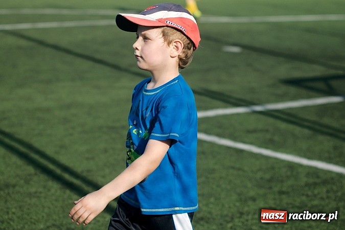 Zdjęcie w galerii na portalu naszraciborz.pl: Młode Wilki z Tworkowa zmierzyły się z rodzicami wiadomości z regionu