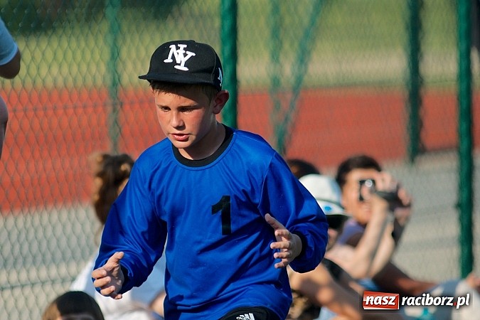 Zdjęcie w galerii na portalu naszraciborz.pl: Młode Wilki z Tworkowa zmierzyły się z rodzicami wiadomości z regionu