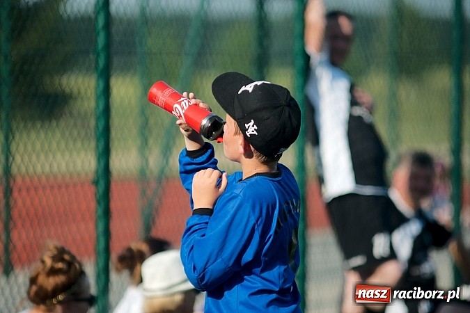 Zdjęcie w galerii na portalu naszraciborz.pl: Młode Wilki z Tworkowa zmierzyły się z rodzicami wiadomości z regionu