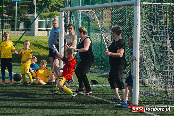 Zdjęcie w galerii na portalu naszraciborz.pl: Młode Wilki z Tworkowa zmierzyły się z rodzicami wiadomości z regionu