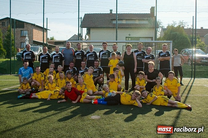 Zdjęcie w galerii na portalu naszraciborz.pl: Młode Wilki z Tworkowa zmierzyły się z rodzicami wiadomości z regionu