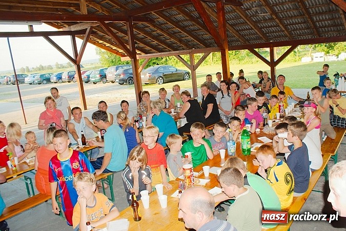 Zdjęcie w galerii na portalu naszraciborz.pl: Młode Wilki z Tworkowa zmierzyły się z rodzicami wiadomości z regionu