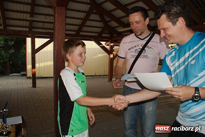 Zdjęcie w galerii na portalu naszraciborz.pl: Młode Wilki z Tworkowa zmierzyły się z rodzicami wiadomości z regionu