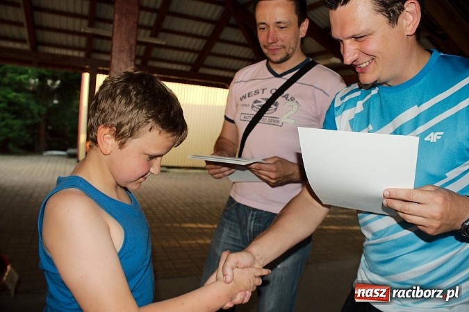 Zdjęcie w galerii na portalu naszraciborz.pl: Młode Wilki z Tworkowa zmierzyły się z rodzicami wiadomości z regionu