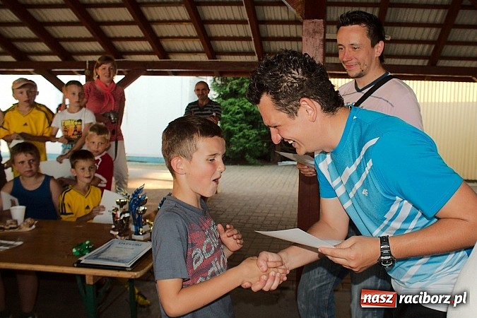 Zdjęcie w galerii na portalu naszraciborz.pl: Młode Wilki z Tworkowa zmierzyły się z rodzicami wiadomości z regionu