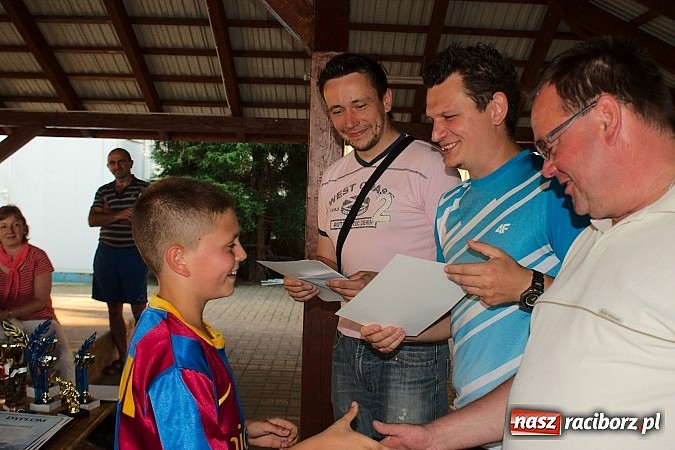 Zdjęcie w galerii na portalu naszraciborz.pl: Młode Wilki z Tworkowa zmierzyły się z rodzicami wiadomości z regionu