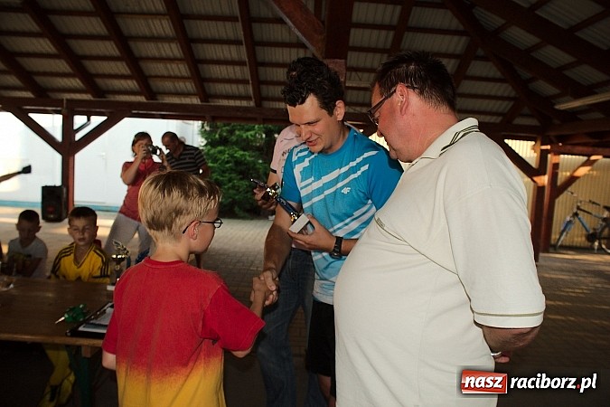 Zdjęcie w galerii na portalu naszraciborz.pl: Młode Wilki z Tworkowa zmierzyły się z rodzicami wiadomości z regionu