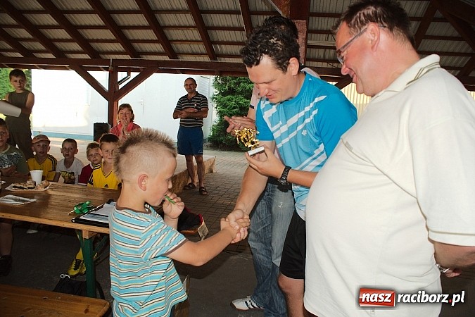 Zdjęcie w galerii na portalu naszraciborz.pl: Młode Wilki z Tworkowa zmierzyły się z rodzicami wiadomości z regionu