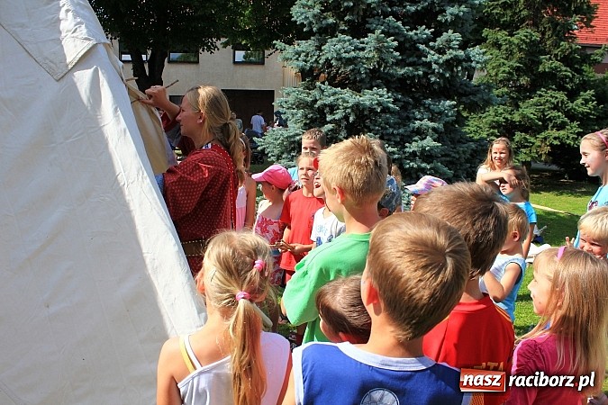Zdjęcie w galerii na portalu naszraciborz.pl: Indiańskie klimaty na krzanowickim rynku wiadomości z regionu