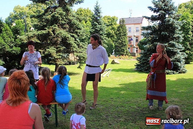 Zdjęcie w galerii na portalu naszraciborz.pl: Indiańskie klimaty na krzanowickim rynku wiadomości z regionu