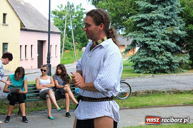 Zdjęcie w galerii na portalu naszraciborz.pl: Indiańskie klimaty na krzanowickim rynku wiadomości z regionu