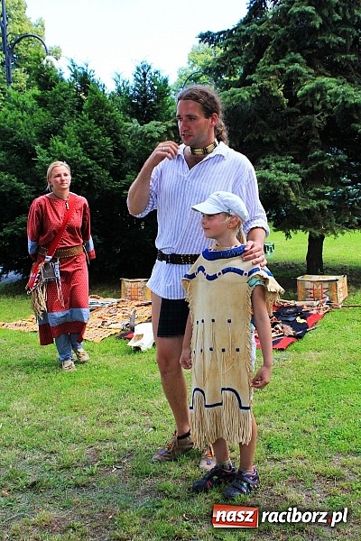 Zdjęcie w galerii na portalu naszraciborz.pl: Indiańskie klimaty na krzanowickim rynku wiadomości z regionu