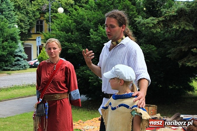 Zdjęcie w galerii na portalu naszraciborz.pl: Indiańskie klimaty na krzanowickim rynku wiadomości z regionu