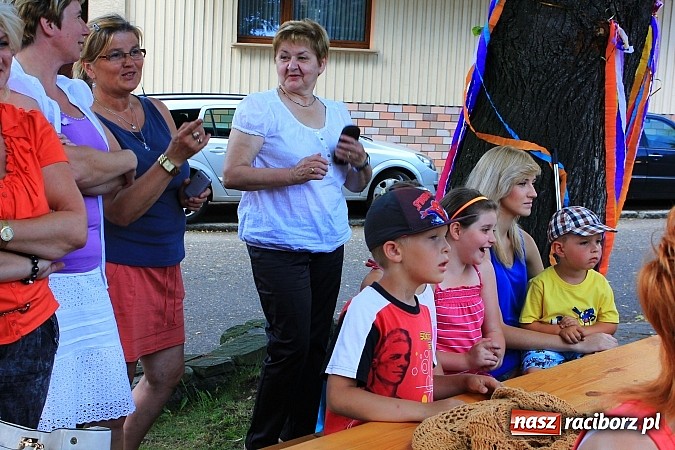 Zdjęcie w galerii na portalu naszraciborz.pl: Indiańskie klimaty na krzanowickim rynku wiadomości z regionu