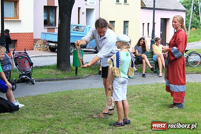 Zdjęcie w galerii na portalu naszraciborz.pl: Indiańskie klimaty na krzanowickim rynku wiadomości z regionu