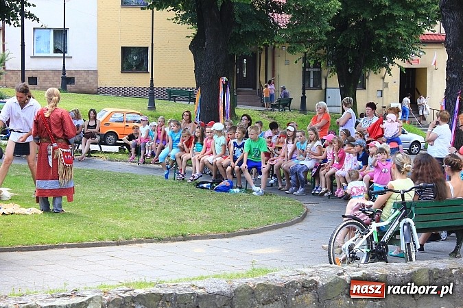 Zdjęcie w galerii na portalu naszraciborz.pl: Indiańskie klimaty na krzanowickim rynku wiadomości z regionu