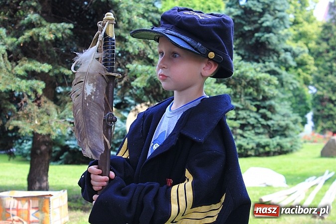 Zdjęcie w galerii na portalu naszraciborz.pl: Indiańskie klimaty na krzanowickim rynku wiadomości z regionu