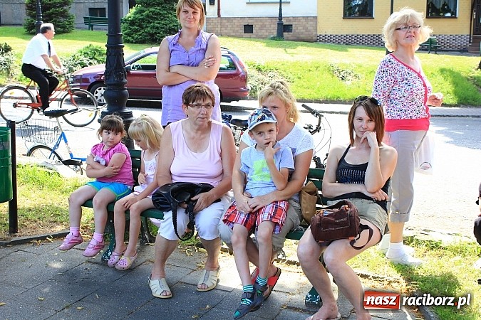 Zdjęcie w galerii na portalu naszraciborz.pl: Indiańskie klimaty na krzanowickim rynku wiadomości z regionu