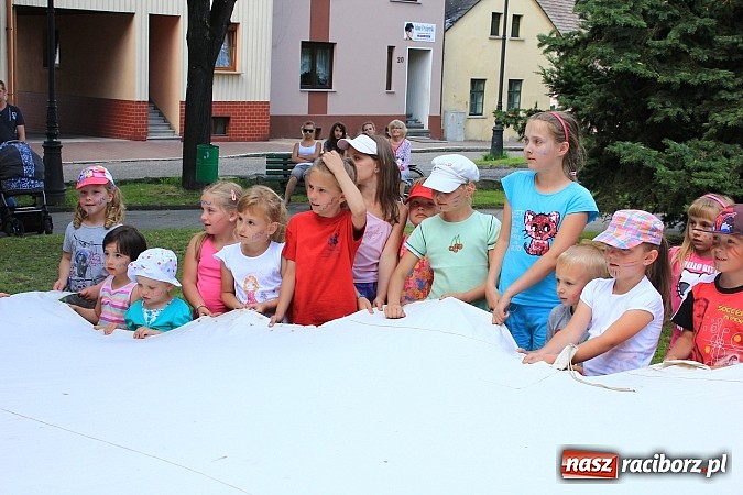 Zdjęcie w galerii na portalu naszraciborz.pl: Indiańskie klimaty na krzanowickim rynku wiadomości z regionu