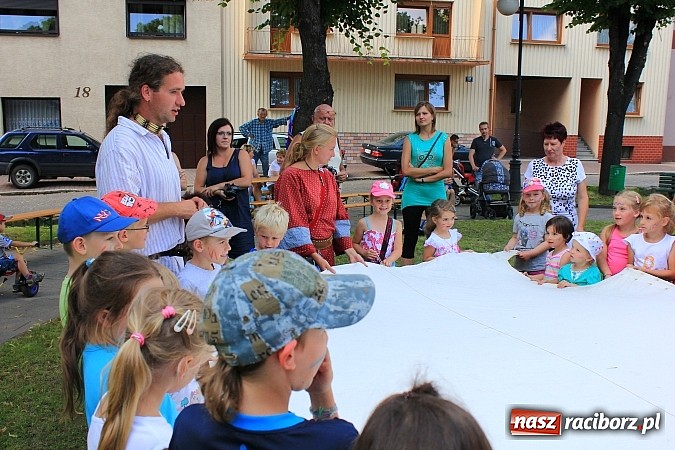 Zdjęcie w galerii na portalu naszraciborz.pl: Indiańskie klimaty na krzanowickim rynku wiadomości z regionu