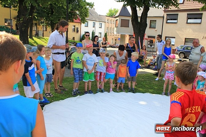 Zdjęcie w galerii na portalu naszraciborz.pl: Indiańskie klimaty na krzanowickim rynku wiadomości z regionu
