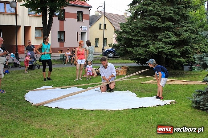 Zdjęcie w galerii na portalu naszraciborz.pl: Indiańskie klimaty na krzanowickim rynku wiadomości z regionu