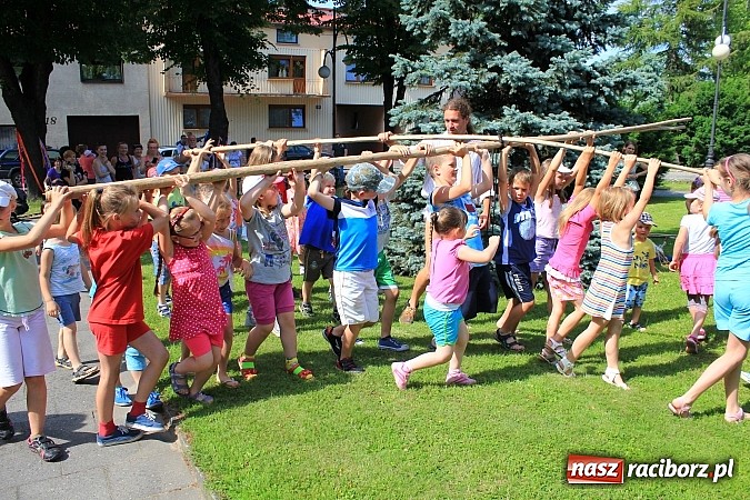 Zdjęcie w galerii na portalu naszraciborz.pl: Indiańskie klimaty na krzanowickim rynku wiadomości z regionu