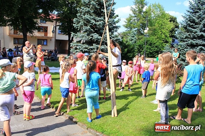 Zdjęcie w galerii na portalu naszraciborz.pl: Indiańskie klimaty na krzanowickim rynku wiadomości z regionu