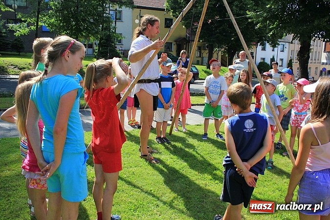 Zdjęcie w galerii na portalu naszraciborz.pl: Indiańskie klimaty na krzanowickim rynku wiadomości z regionu