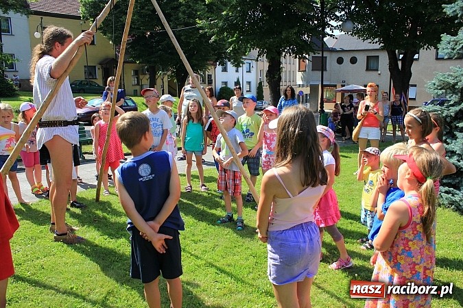 Zdjęcie w galerii na portalu naszraciborz.pl: Indiańskie klimaty na krzanowickim rynku wiadomości z regionu