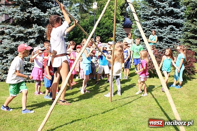 Zdjęcie w galerii na portalu naszraciborz.pl: Indiańskie klimaty na krzanowickim rynku wiadomości z regionu