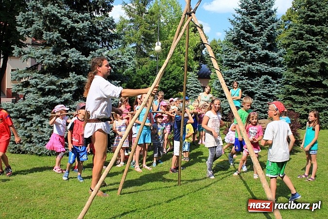 Zdjęcie w galerii na portalu naszraciborz.pl: Indiańskie klimaty na krzanowickim rynku wiadomości z regionu
