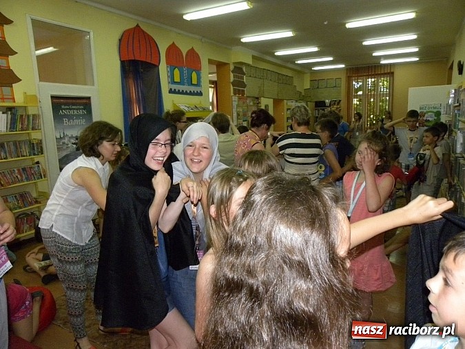 Zdjęcie w galerii na portalu naszraciborz.pl: Lato w bibliotece: W Persji i Babilonii wiadomości z regionu