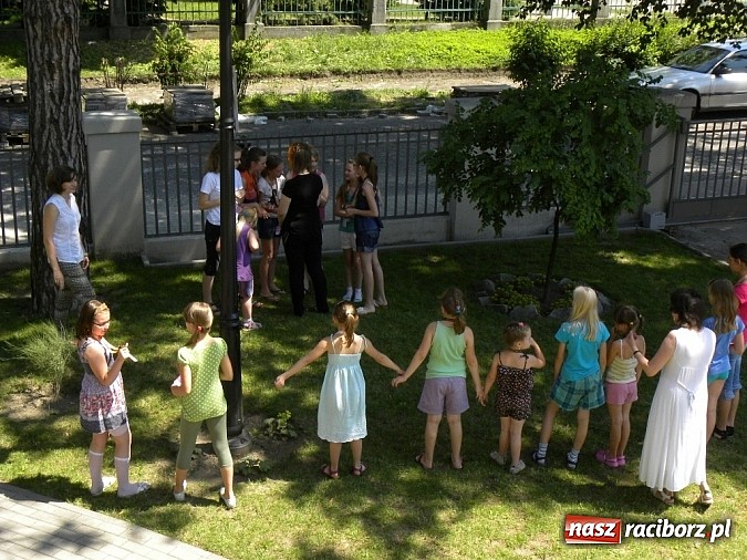 Zdjęcie w galerii na portalu naszraciborz.pl: Lato w bibliotece: W Persji i Babilonii wiadomości z regionu