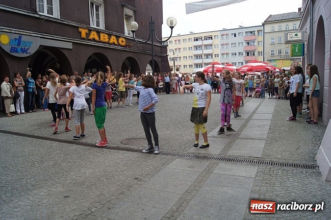 Zdjęcie w galerii na portalu naszraciborz.pl: Wystąpili z pokazem tanecznym przy RCI wiadomości z regionu