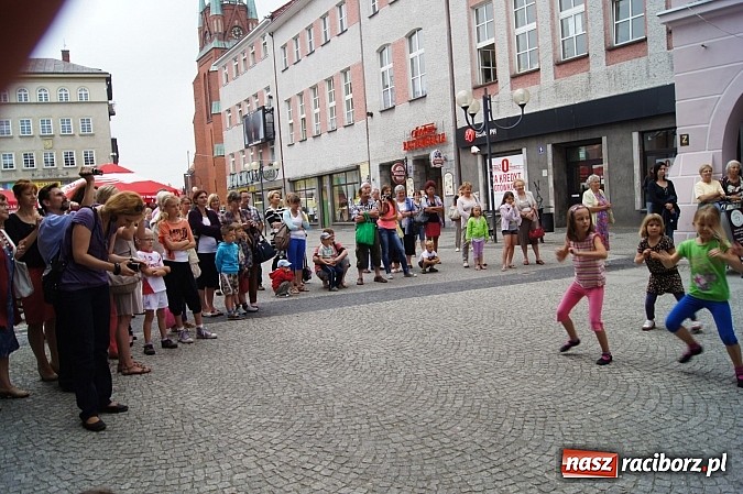 Zdjęcie w galerii na portalu naszraciborz.pl: Wystąpili z pokazem tanecznym przy RCI wiadomości z regionu