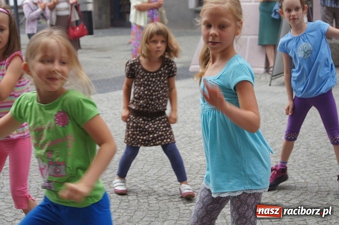 Zdjęcie w galerii na portalu naszraciborz.pl: Wystąpili z pokazem tanecznym przy RCI wiadomości z regionu