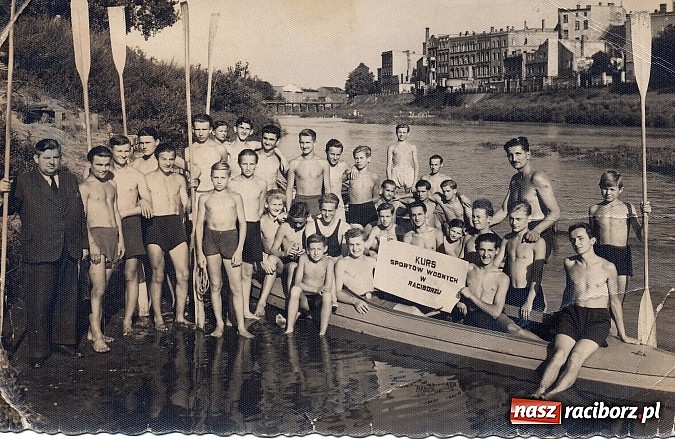 Zdjęcie w galerii na portalu naszraciborz.pl: Jak to dawniej raciborzanie się w Odrze kąpali wiadomości z regionu