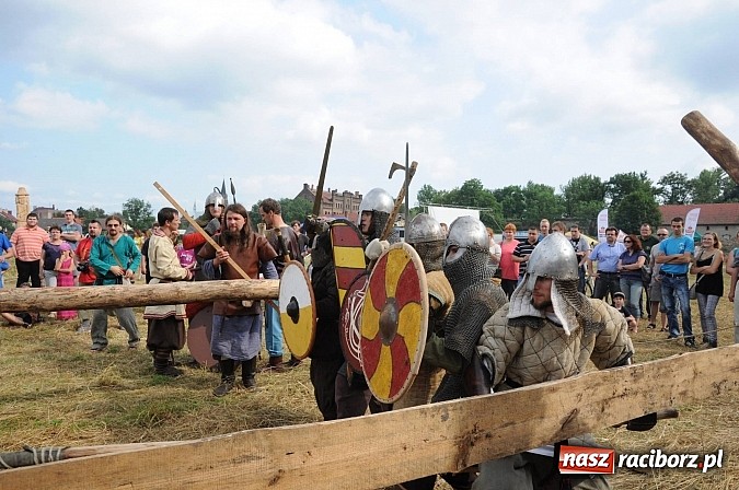 Zdjęcie w galerii na portalu naszraciborz.pl: Na Ostrogu trwa V Raciborski Festiwal Średniowieczny. Co w niedzielę? wiadomości z regionu