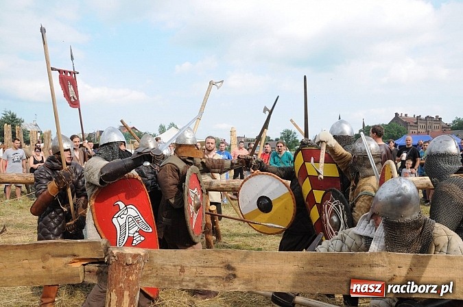 Zdjęcie w galerii na portalu naszraciborz.pl: Na Ostrogu trwa V Raciborski Festiwal Średniowieczny. Co w niedzielę? wiadomości z regionu