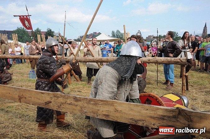 Zdjęcie w galerii na portalu naszraciborz.pl: Na Ostrogu trwa V Raciborski Festiwal Średniowieczny. Co w niedzielę? wiadomości z regionu
