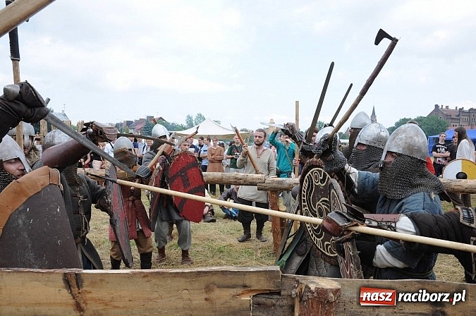 Zdjęcie w galerii na portalu naszraciborz.pl: Na Ostrogu trwa V Raciborski Festiwal Średniowieczny. Co w niedzielę? wiadomości z regionu